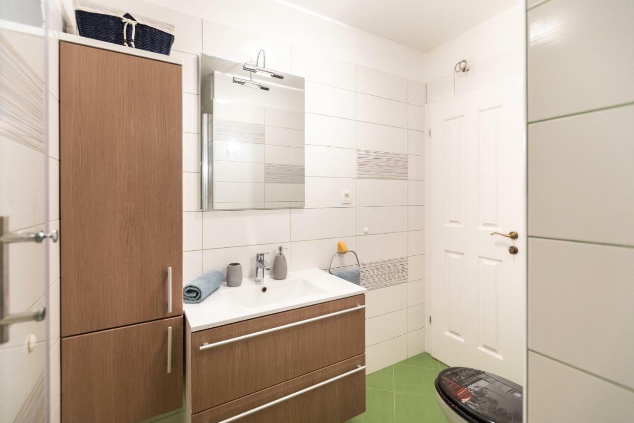 Apartment Martha Split Exterior photo